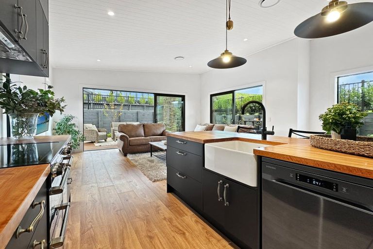Photo of property in 8 Broadleaf Way, Kinloch, Taupo, 3377