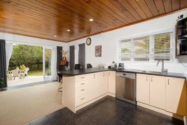 Photo of property in 1/141 Edmonton Road, Te Atatu South, Auckland, 0610