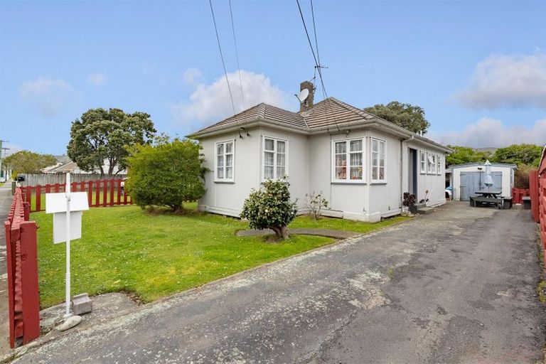 Photo of property in 12 Reynolds Street, Taita, Lower Hutt, 5011