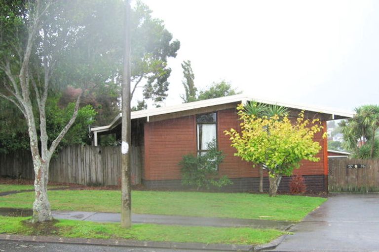 Photo of property in 18 Curacao Place, Half Moon Bay, Auckland, 2012