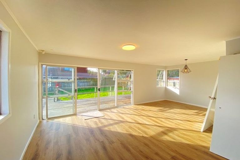 Photo of property in 75 Lewisham Street, Highland Park, Auckland, 2010