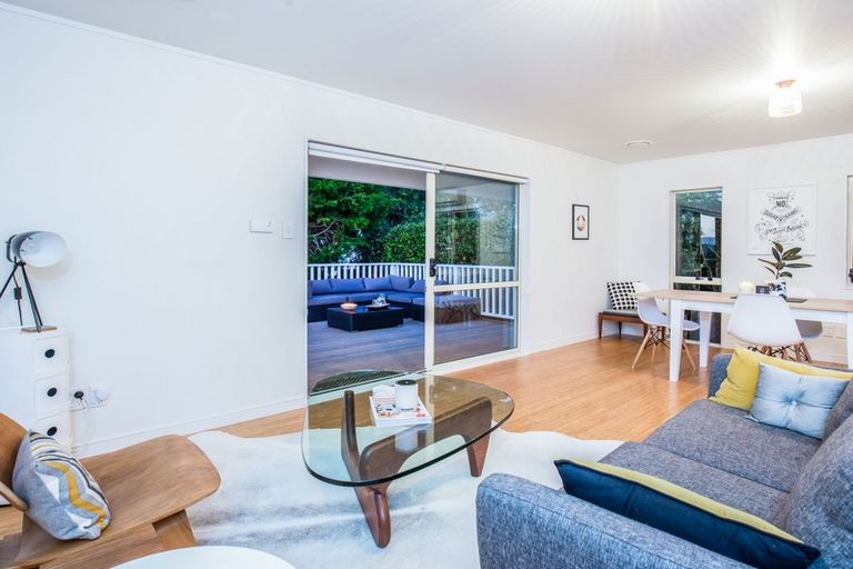 Photo of property in 17a Highland Avenue, Titirangi, Auckland, 0604