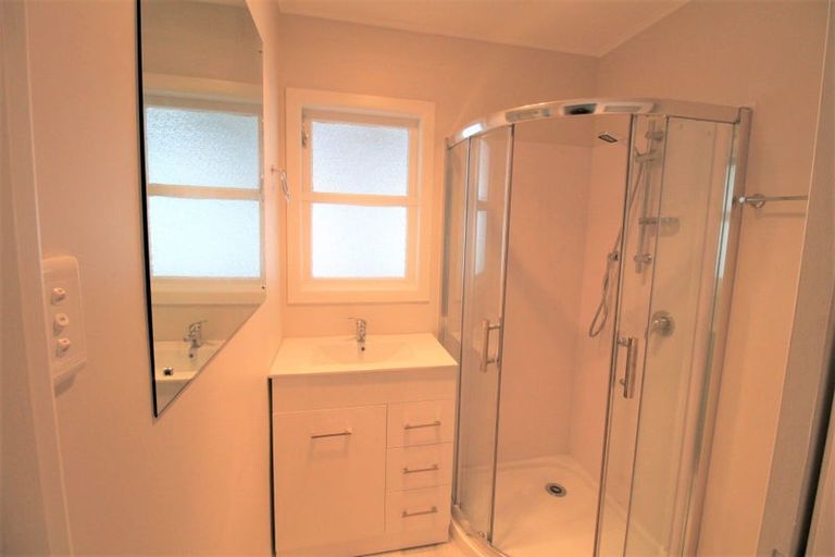 Photo of property in 44 Kervil Avenue, Te Atatu Peninsula, Auckland, 0610