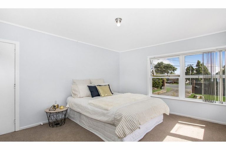 Photo of property in 41 Royal Road, Massey, Auckland, 0614