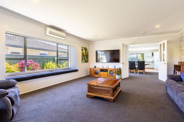 Photo of property in 51 Guildford Drive, Paraparaumu, 5032