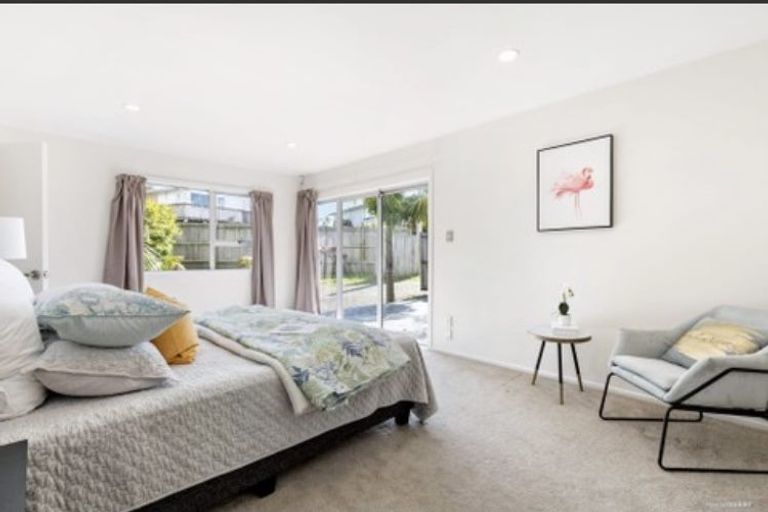 Photo of property in 158 Carlisle Road, Northcross, Auckland, 0632