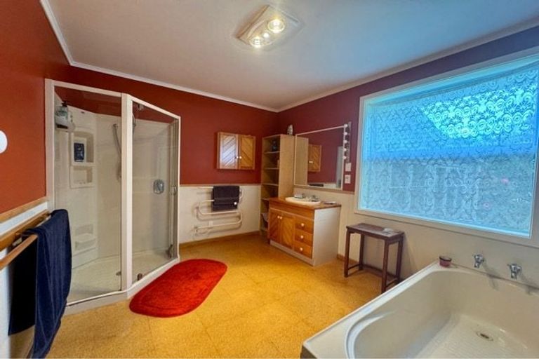 Photo of property in 10 Grey Street, Martinborough, 5711