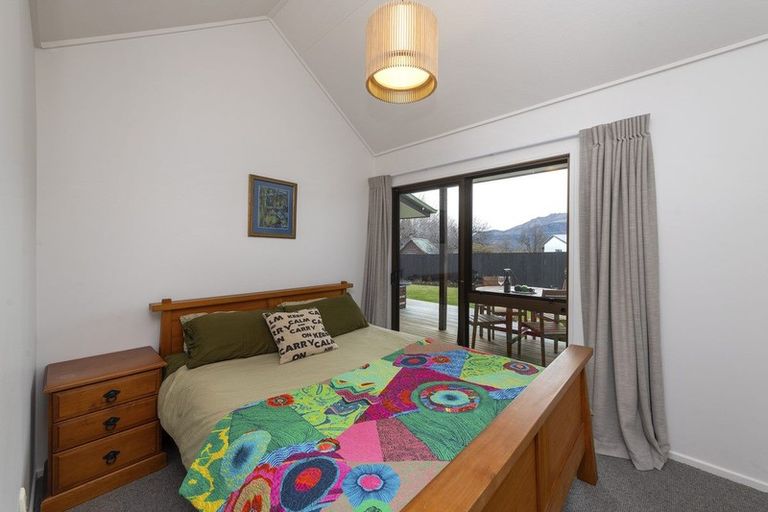 Photo of property in 152 Beacon Point Road, Wanaka, 9305