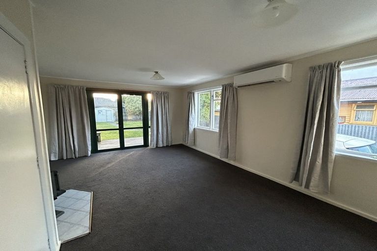 Photo of property in 37 Lambeth Crescent, Redwood, Christchurch, 8051