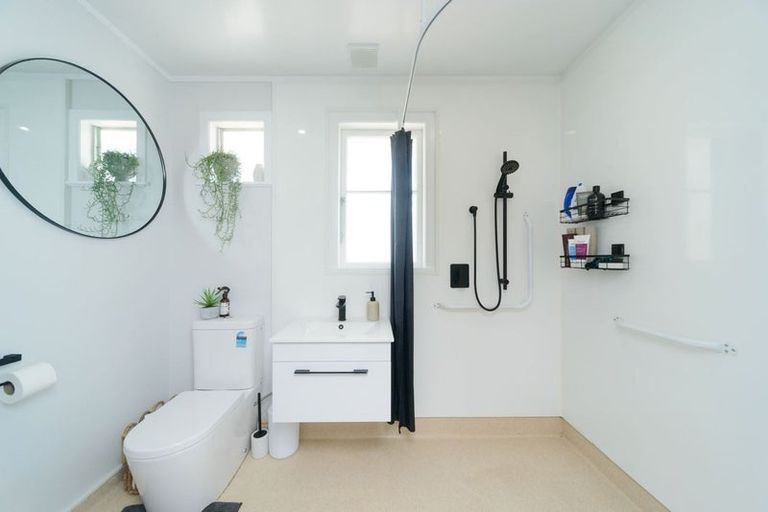 Photo of property in 8 Peters Avenue, Cloverlea, Palmerston North, 4412