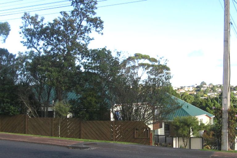 Photo of property in 2/38 Pupuke Road, Hillcrest, Auckland, 0627