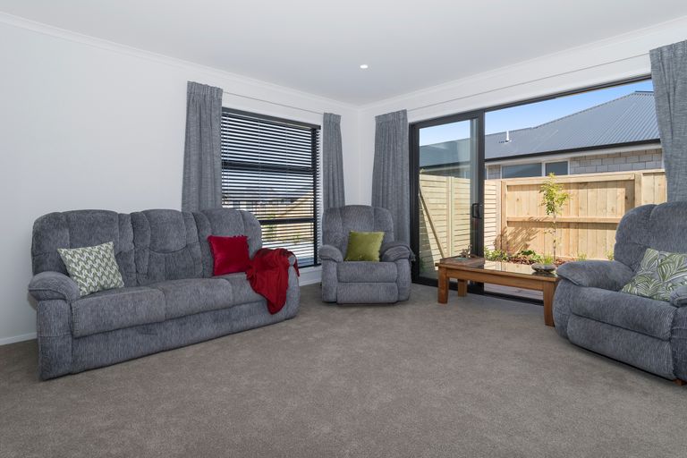 Photo of property in 122 Puhirake Crescent, Pyes Pa, Tauranga, 3112