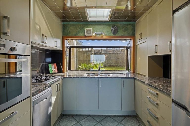 Photo of property in 801 East Coast Road, Northcross, Auckland, 0630