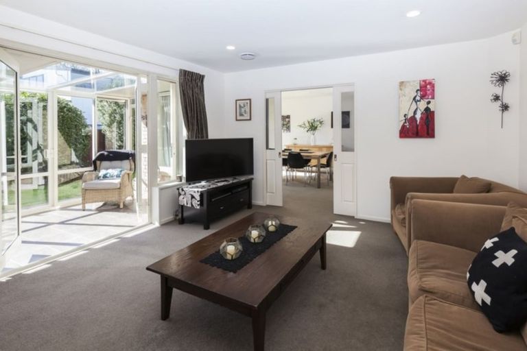 Photo of property in 2/37 Avonhead Road, Avonhead, Christchurch, 8042