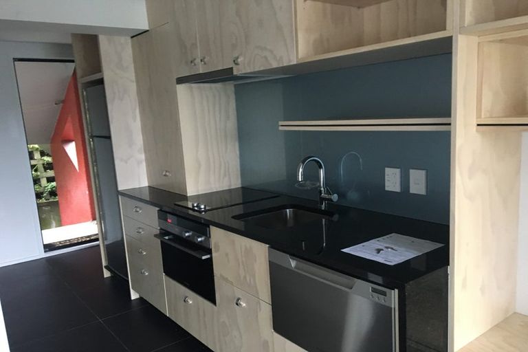 Photo of property in Barton Flats, 1/9-11 Barton Terrace, Thorndon, Wellington, 6011