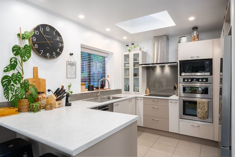 Photo of property in 35 Kairimu Street, Stokes Valley, Lower Hutt, 5019