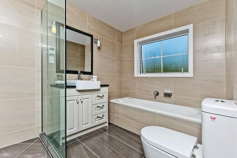 Photo of property in 15 Te Oneroa Way, Long Bay, Auckland, 0630