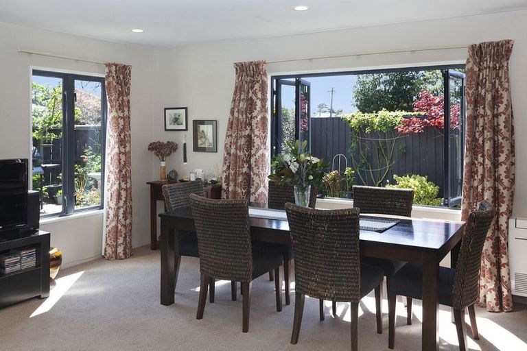 Photo of property in 57 Hinau Street, Fendalton, Christchurch, 8041