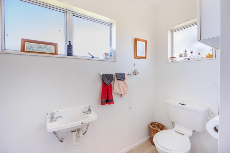 Photo of property in 28 Benmore Avenue, Cloverlea, Palmerston North, 4412