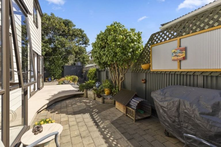 Photo of property in 14 Matipo Street, Eastbourne, Lower Hutt, 5013