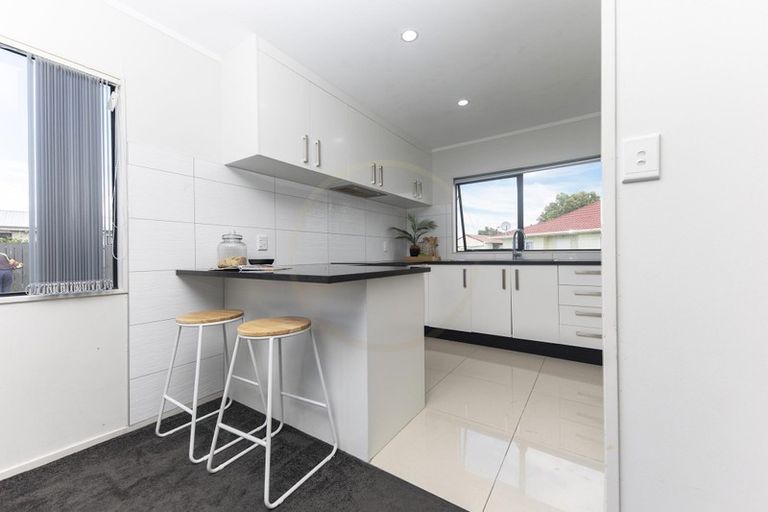 Photo of property in 22 Dungarvon Place, Clendon Park, Auckland, 2103