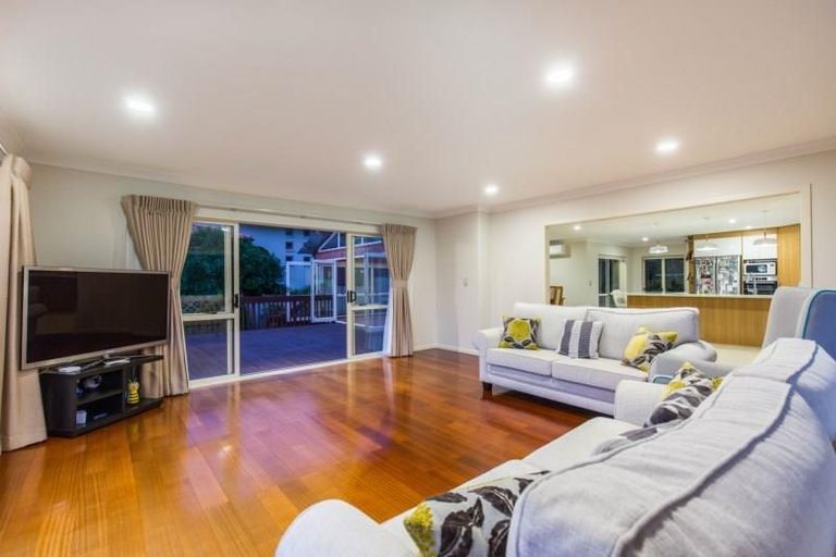 Photo of property in 10 Bejoy Rise, East Tamaki Heights, Auckland, 2016