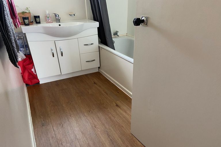 Photo of property in 8 Serjeant Street, Henderson, Auckland, 0612