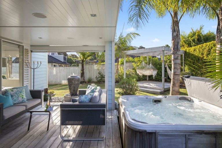 Photo of property in 34 Oceania Place, Mellons Bay, Auckland, 2014