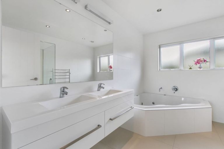 Photo of property in 15 Steamer Road, Silverdale, 0932