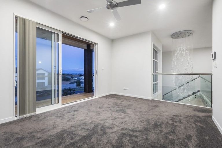 Photo of property in 8 Taraire Place, Orewa, 0931