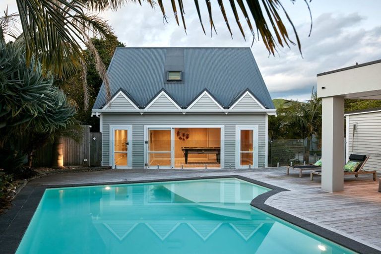 Photo of property in 12 Lysnar Street, Okitu, Gisborne, 4010