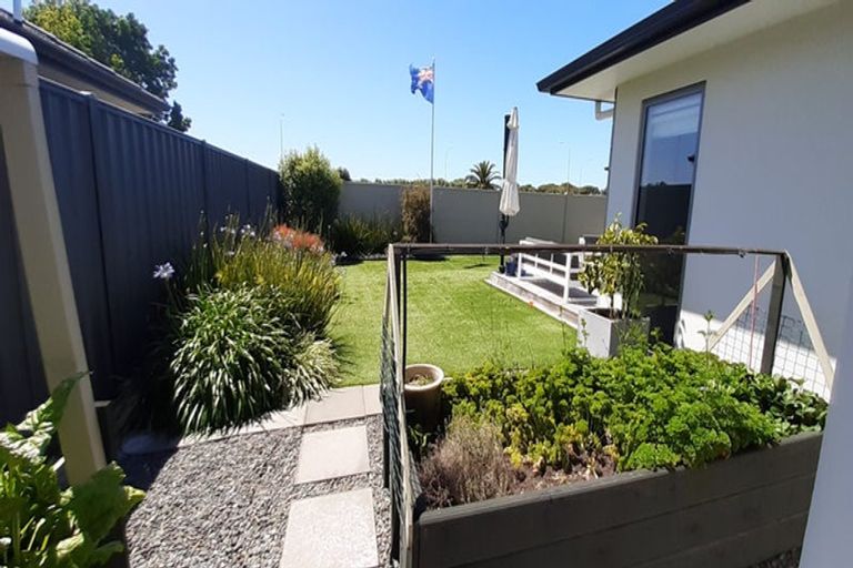 Photo of property in 11 Rotoiti Way, Poraiti, Napier, 4112