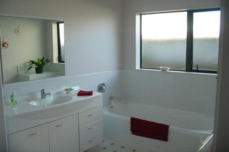 Photo of property in 14 Albert Street, Pukekohe, 2120