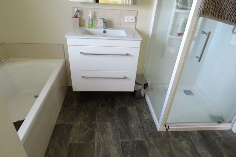 Photo of property in 156 Avonhead Road, Avonhead, Christchurch, 8042