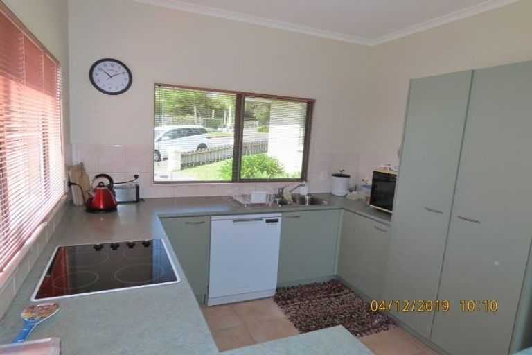 Photo of property in 6 Longview Rise, Massey, Auckland, 0614
