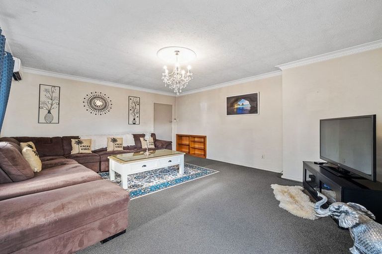 Photo of property in 205 Main North Road, Redwood, Christchurch, 8051