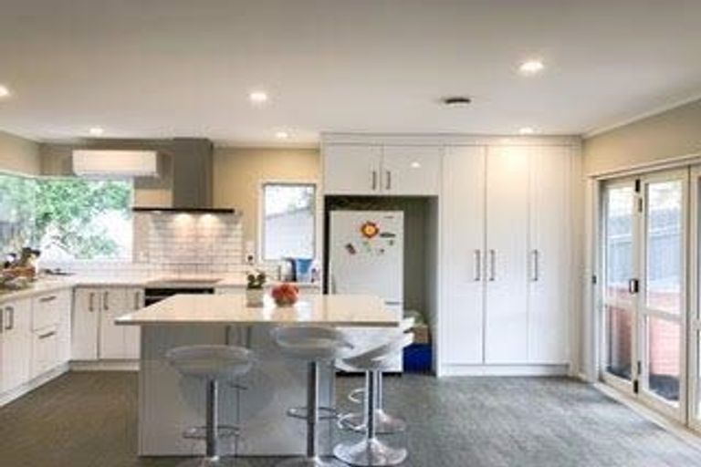 Photo of property in 121 West Harbour Drive, West Harbour, Auckland, 0618