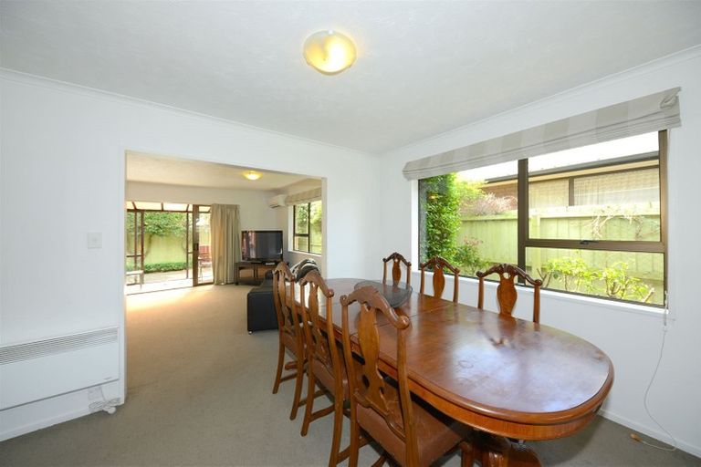 Photo of property in 2/11 Rubens Place, Burnside, Christchurch, 8053
