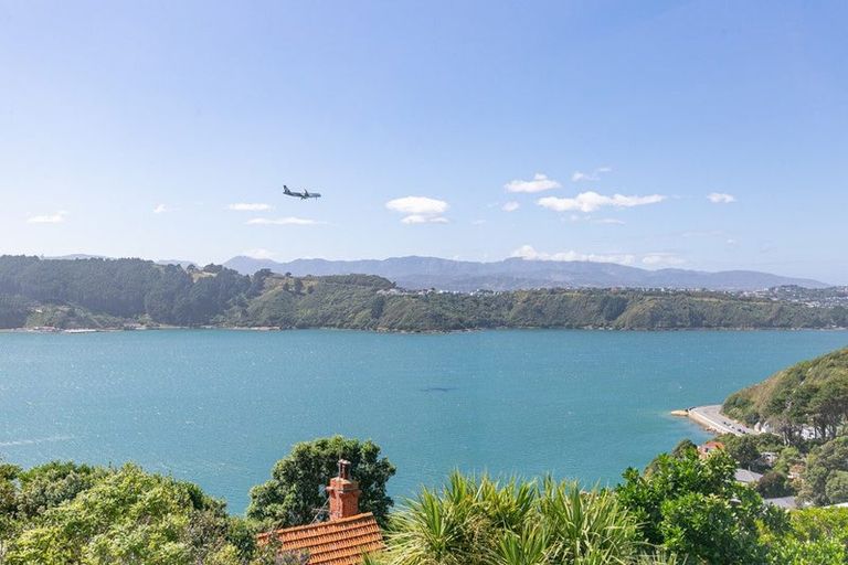 Photo of property in Grafon Court Flats, 3/53 Grafton Road, Roseneath, Wellington, 6011