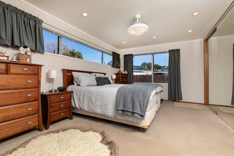 Photo of property in 56 Rosewarne Crescent, Glendene, Auckland, 0602