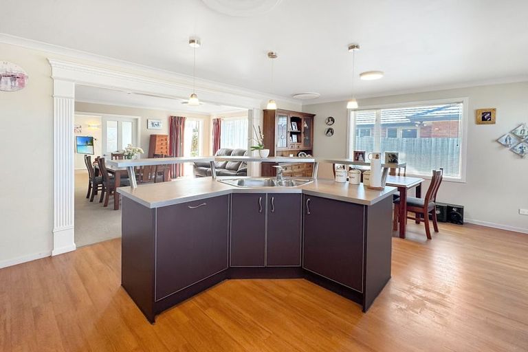 Photo of property in 19 Willowview Drive, Redwood, Christchurch, 8051