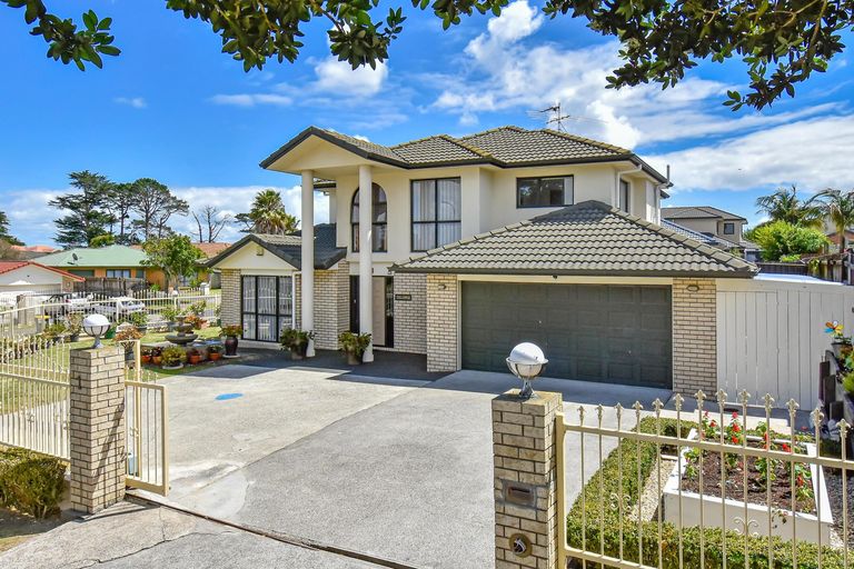 Photo of property in 1 Samara Place, Clendon Park, Auckland, 2103