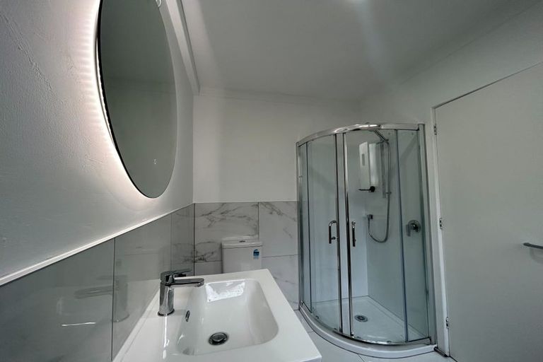 Photo of property in 3/233 Hurstmere Road, Takapuna, Auckland, 0622