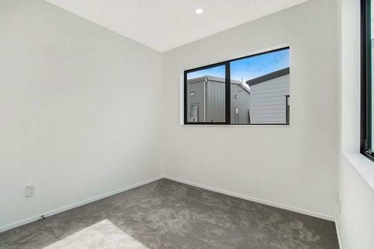 Photo of property in 110 Bellbird Street, Papakura, 2110
