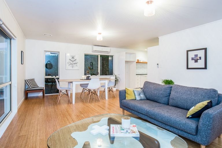 Photo of property in 17a Highland Avenue, Titirangi, Auckland, 0604