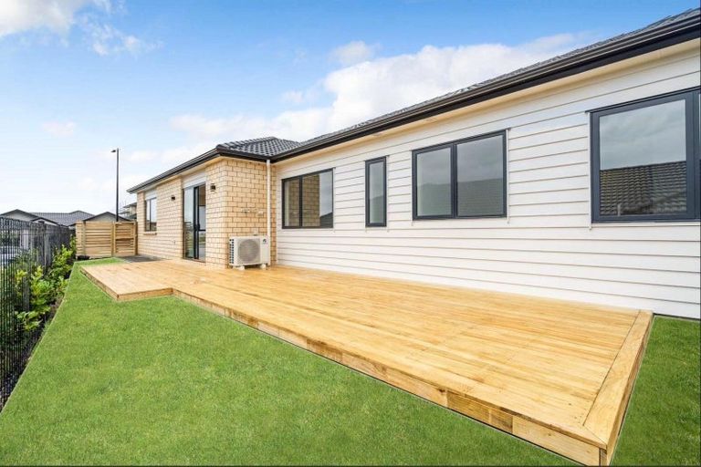 Photo of property in 53 Twin Parks Rise, Papakura, 2110