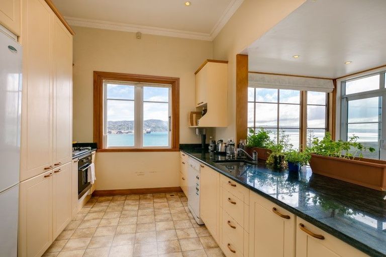 Photo of property in 218 Oriental Parade, Oriental Bay, Wellington, 6011