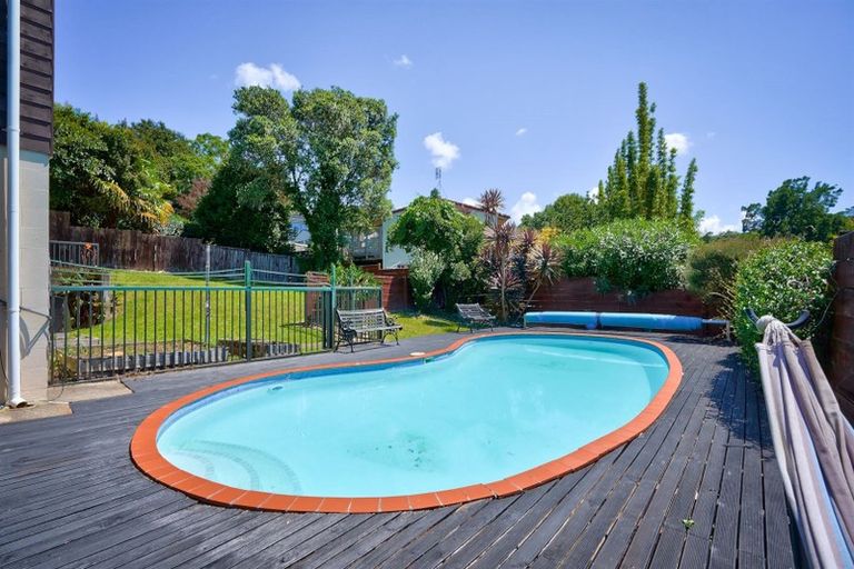 Photo of property in 3 Valdese Rise, Browns Bay, Auckland, 0630