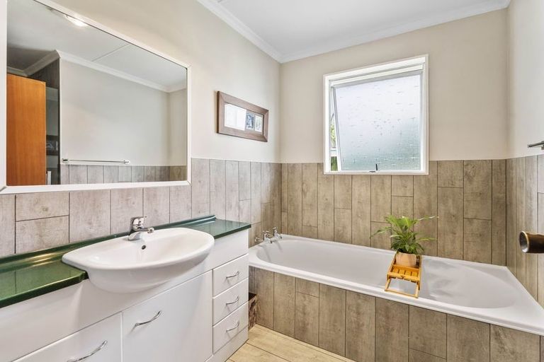 Photo of property in 16 Ferney Place, Richmond Heights, Taupo, 3330