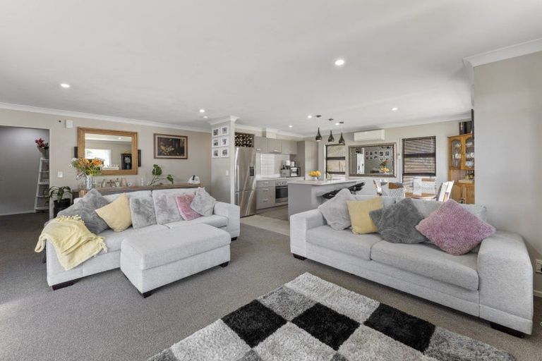 Photo of property in 6 Poppy Watts Grove, Stokes Valley, Lower Hutt, 5019